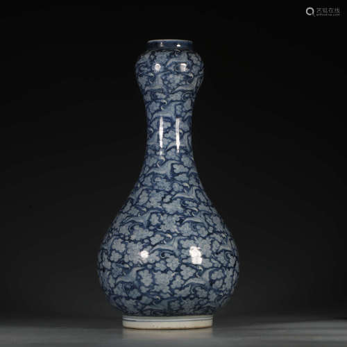A Blue and White Cloud and Crane Garlic-head-shaped Porcelain Vase