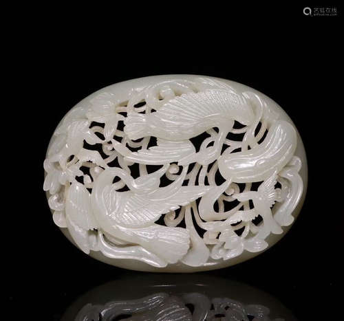 CHINESE CARVED HETIAN JADE ORNAMENT