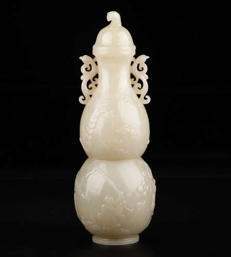 CHINESE CARVED HETIAN GOURD VASE