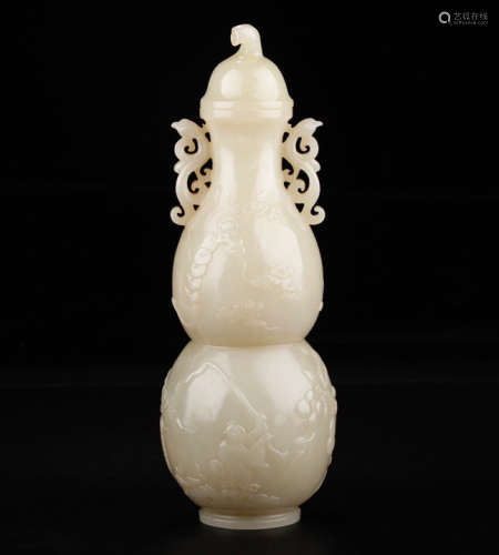 CHINESE CARVED HETIAN GOURD VASE