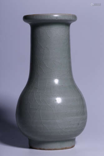 CHINESE LONGQUAN KILN LONG-NECK VASE