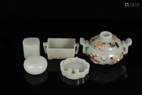 SET OF CHINESE CARVED HETIAN JADE BRUSH WASHER