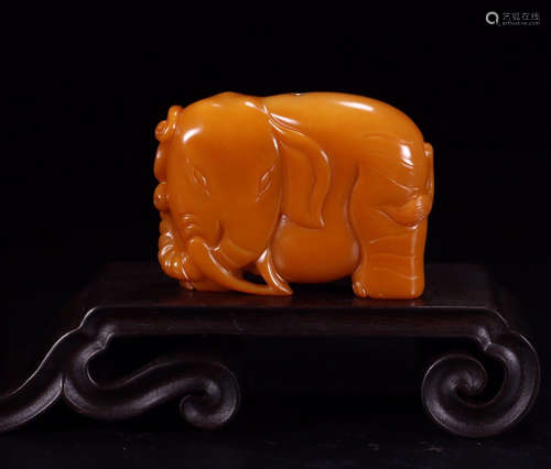 CHINESE CARVED HETIAN JADE ORNAMENT