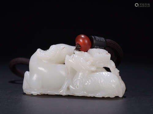 CHINESE CAVRVED HETIAN JADE ORNAMENT