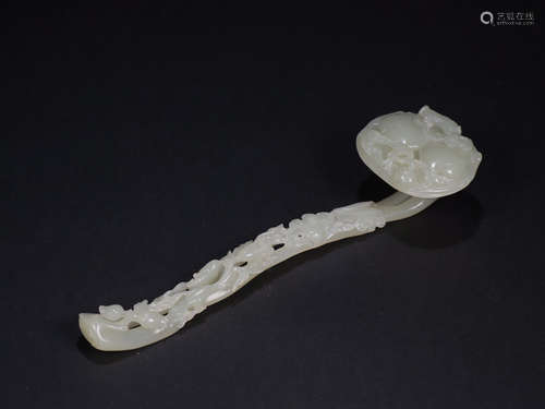 CHINESE CARVED HETIAN JADE ORNAMENT