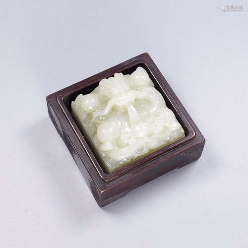 CHINESE CARVED HETIAN JADE SEAL