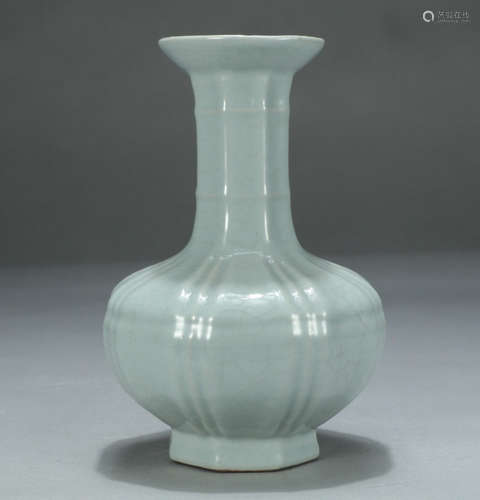 QIANLONG MARK, CHINESE GUAN-TYPE VASE