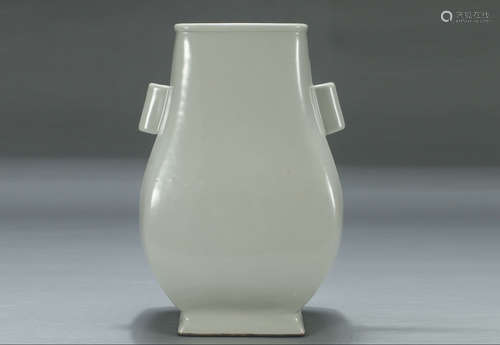 QIANLONG MARK, CHINESE GUAN-TYPE VASE