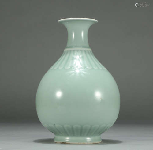 QIANLONG MARK, CHINESE CELADON VASE