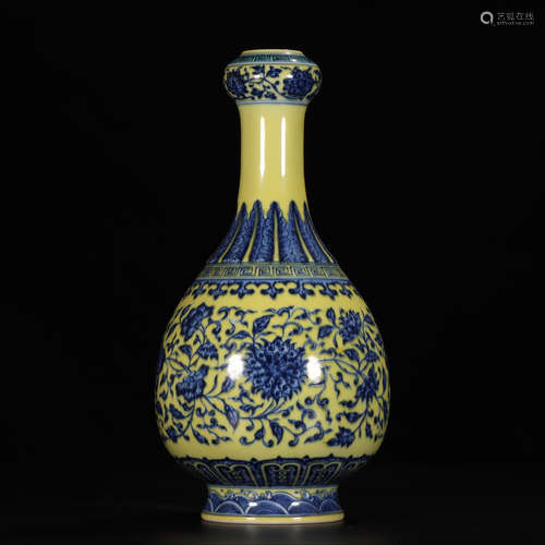 QIANLONG MARK, CHINESE BLUE & WHITE YELLOW GLAZED VASE