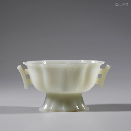 A WHITE JADE FLORIFORM CUP WHIT D…