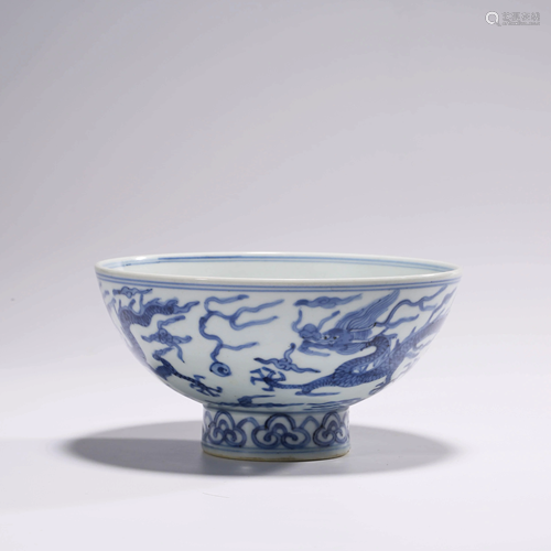 A BLUE & WHITE DRAGON BOWL