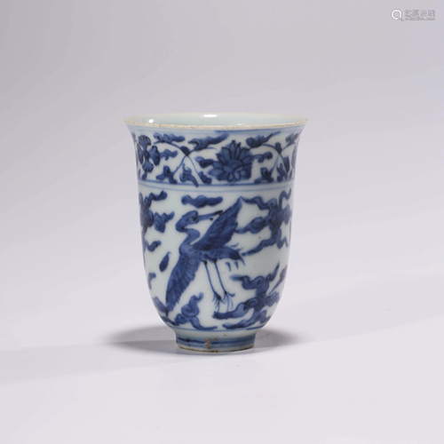 A BLUE & WHITE CRANE TEACUP