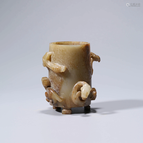 A ARCHIASTIC JADE VASE