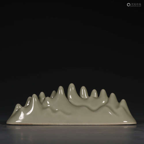 A Holly glaze Porcelain Mountain Shaped Brush Rack