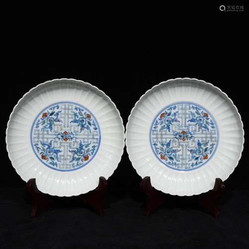 A Pair of Clashingcolor Floral Porcelain Melon-shaped Plats