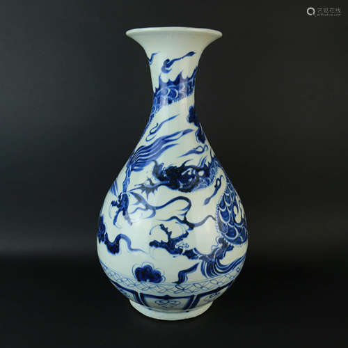 A Blue and White Dragon Pattern Porcelain Vase