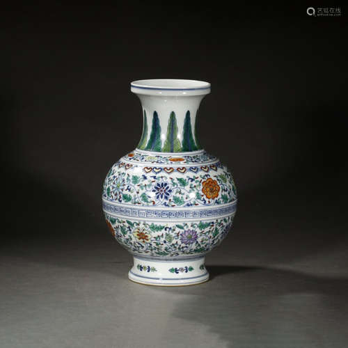 A Clashingcolor Twining Flowers Pattern Porcelain Vase