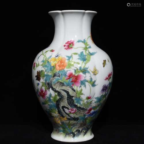 A Famille Rose Floral Butterflies Pattern Porcelain Melon-shaped Vase