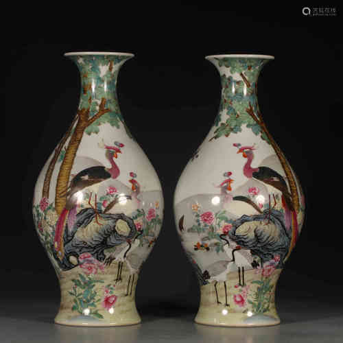 A Pair of Famille Rose Flower&Bird Pattern Porcelain Vase