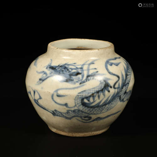 A Blue and White Dragon Pattern Porcelain Jar