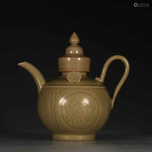 A Yue Kiln Floral Porcelain Ewer