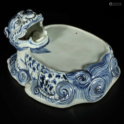 A Blue and White Porcelain Lion-shaped Inkstone