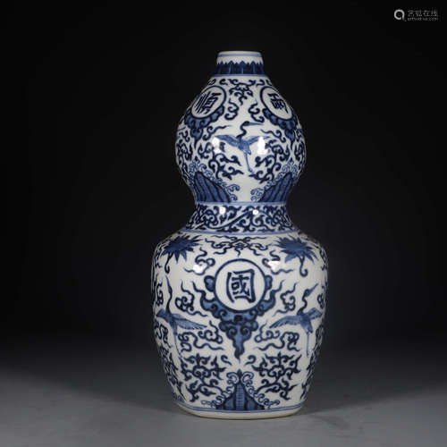 A Blue and White Floral Porcelain Gourd-shaped Vase