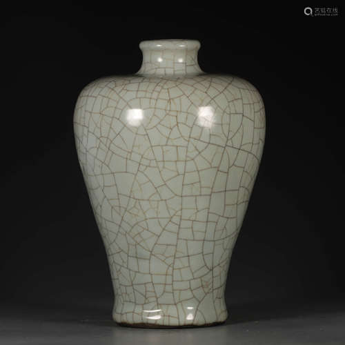 An Official Kiln Porcelain Plum Vase