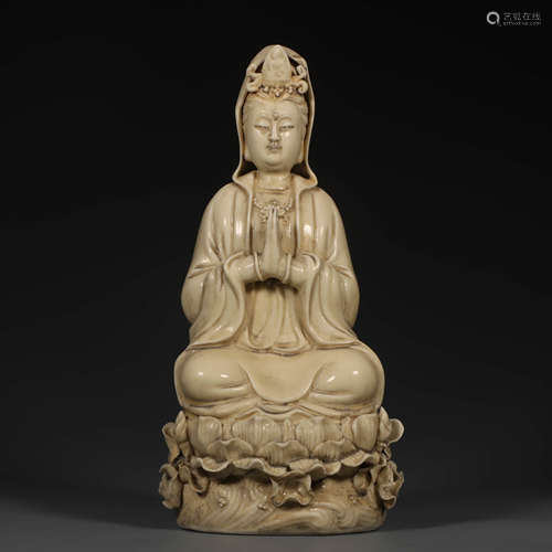 A Dehua Porcelain Seated Guanyin Statue