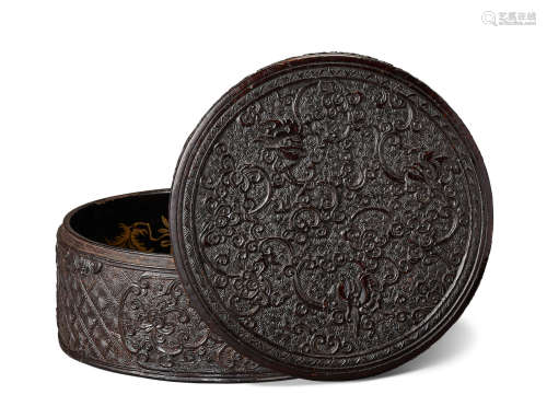 A fine carved coconut-shell 'chi dragons' box and cover Yongzheng