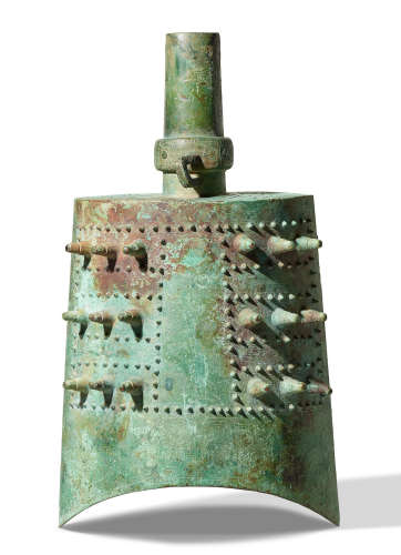 A rare and large archaic bronze ritual bell, yongzhong Early Western Zhou Dynasty