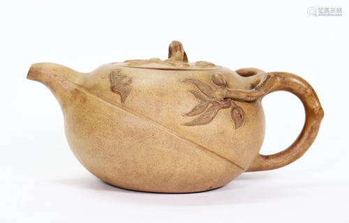 Chinese Light Clay Yixing Ovoid Peach Teapot