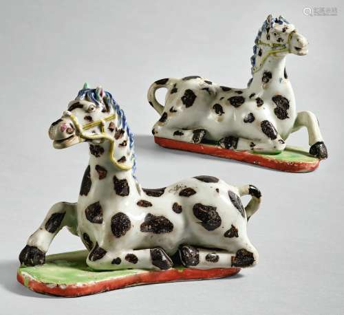 A RARE PAIR OF CHINESE EXPORT FIGURES OF RECUMBENT PIEBALD HORSES, QING DYNASTY, QIANLONG PERIOD, 1770-1780