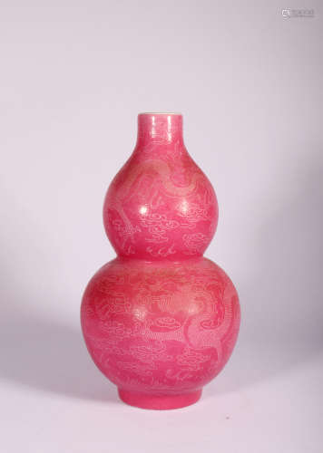 十八世纪 胭脂红釉龙纹葫芦瓶