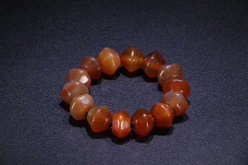 A Chinese Agate Bracelet