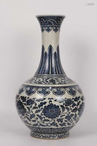 A Chinese Porcelain Blue&White Lotus Pattern Vase