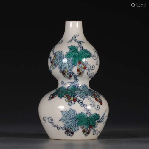 A Chinese Porcelain Dou Cai Grape Gourd Vase