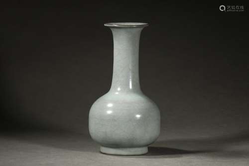 A Chinese Porcelain Guan Glaze Flask