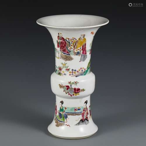 A Chinese Porcelain Famille Rose Figure Flower Scoop