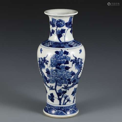 A Chinese Porcelain Blue&White Dragon Carved Vase