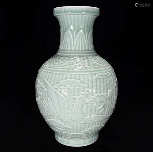 A Chinese Porcelain Bean Green Glaze Dragon Carved Vase