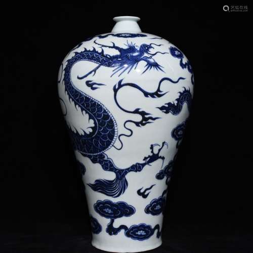 A Chinese Porcelain Blue&White Dragon Meiping Vase