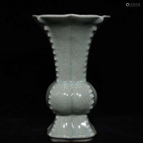 A Chinese Porcelain Longquan Yao Flower Scoop