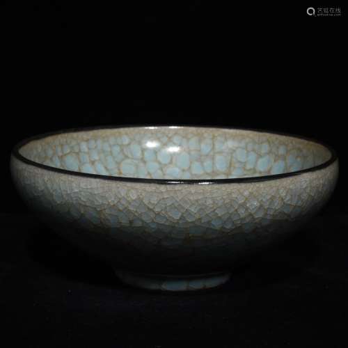 A Chinese Guan Porcelain Ice Pattern Bowl