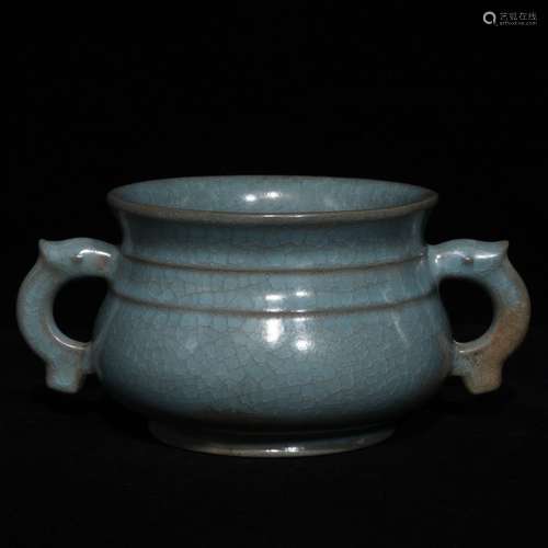 A Chinese Porcelain Ru Yao Ice Ear Censer