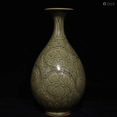 A Chinese Porcelain Yaozhou Yao Flower Carved Yuhuchun Vase