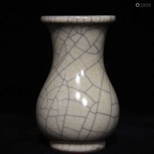 A Chinese Porcelain Geyao Vase With Ice Pattern