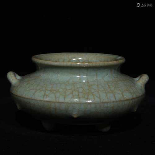 A Chinese Porcelain Ruyao Ice Pattern Ear Censer