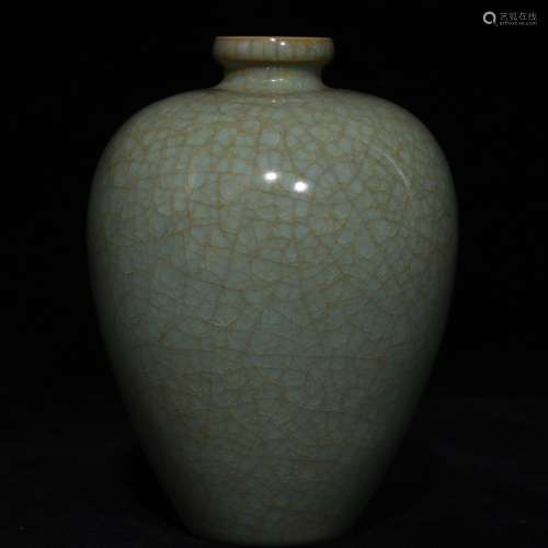 A Chinese Porcelain Ruyao Ice Pattern Meiping Vase